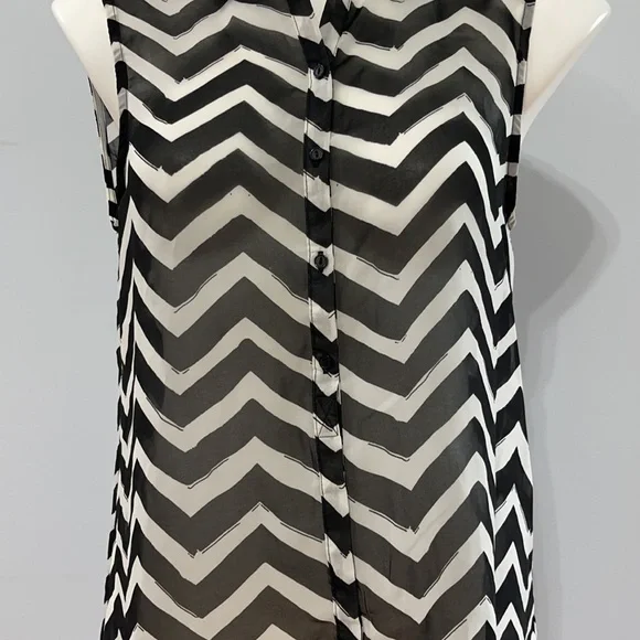 H&M Sleeveless Blouse Black White Chevron Pattern - Picture 3 of 8